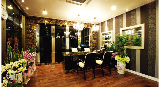 顏靚體靚美容院門(mén)店形象
